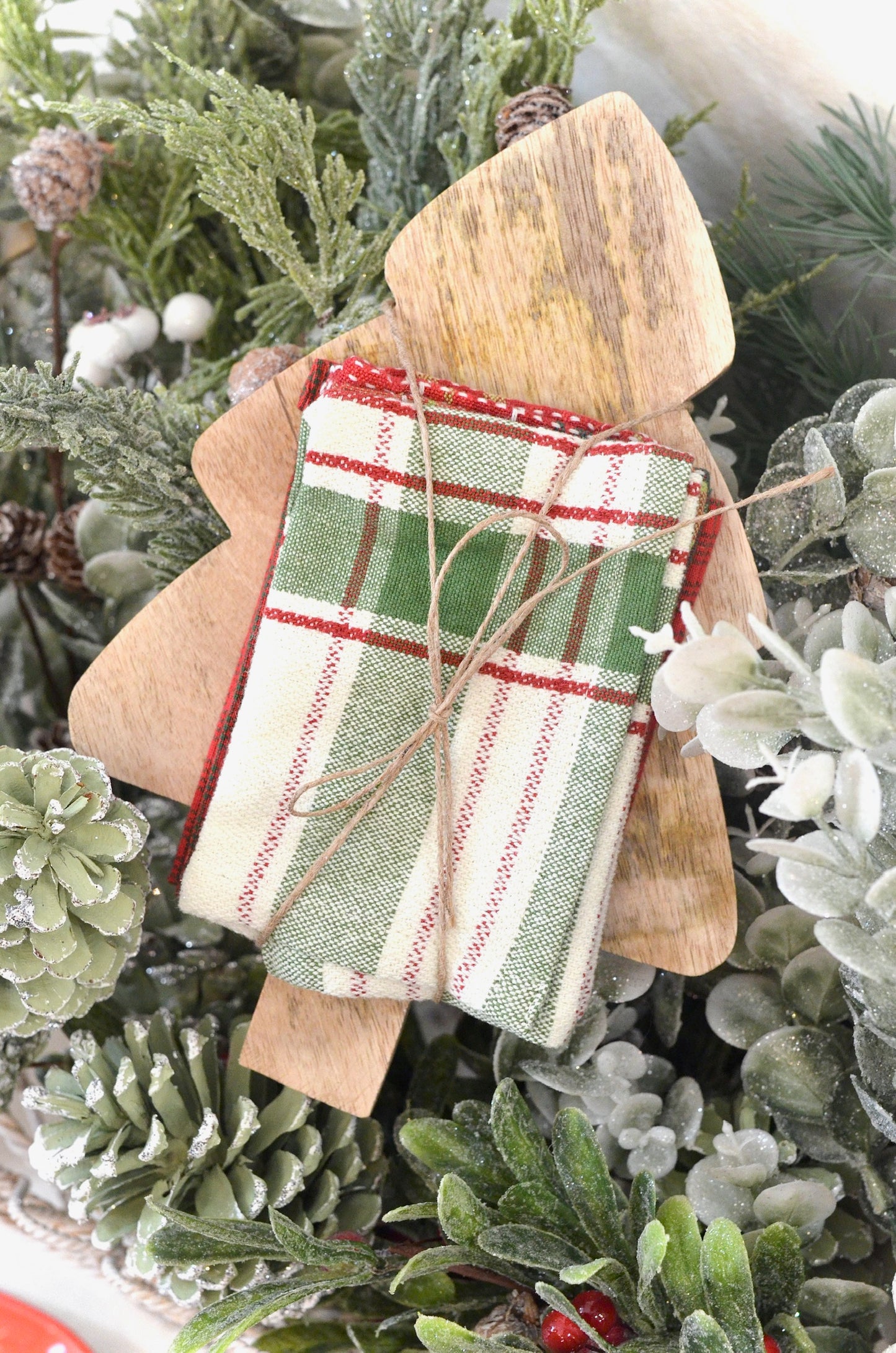 Tree shaped cutting board & towel set